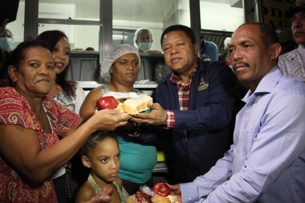 Comedores Económicos sirve cenas navideñas en la Región Sur