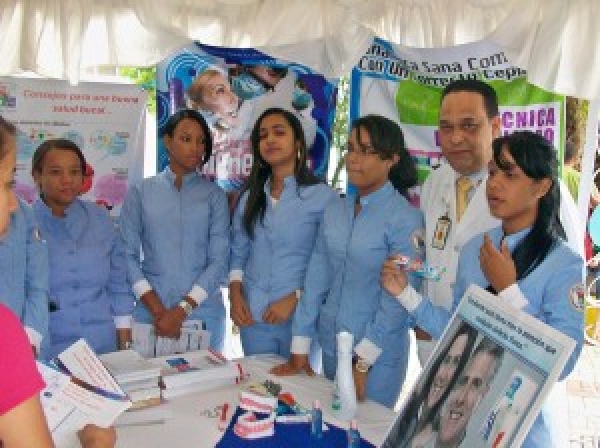  Ucateci celebra feria de la salud