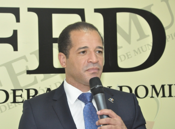 Juan de los Santos, presidente de la Federación Dominicana de Municipios, Fedomu y alcalde del municipio Santo Domingo Este.