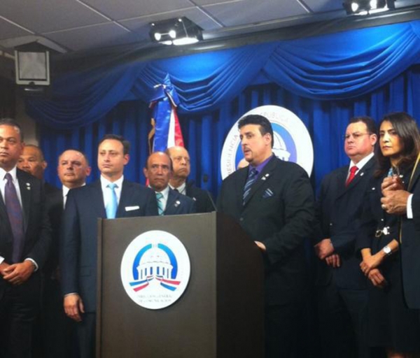 El presidente de NSA David Corona y el Director del CEI-RD junto a parte del equipo de ambas entidades cuando hacían el anuncio esta mañana en el Palacio Nacional.