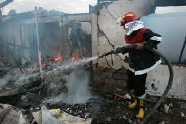Un fuego reduce a cenizas cuatro viviendas en Barahona