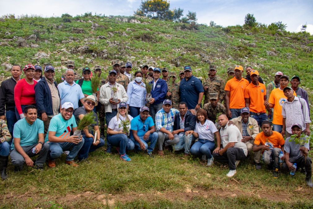 Con la jornada de reforestación se impactarán unas 198 tareas de tierra con las especies de Caoba Hondureña, Corazón de Paloma y Pino Occidental.