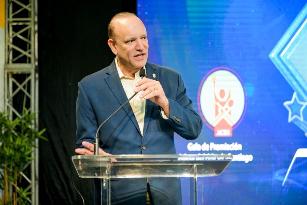 El alcalde Ulises Rodríguez respalda la inversión de RD$2,000 millones en obras deportivas anunciada por el presidente Luis Abinader.