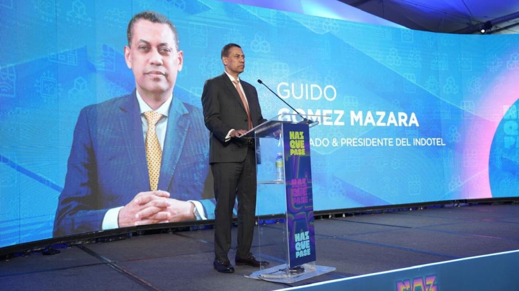 Guido Gómez Mazara incentivó a la juventud a ser entes de transformación.