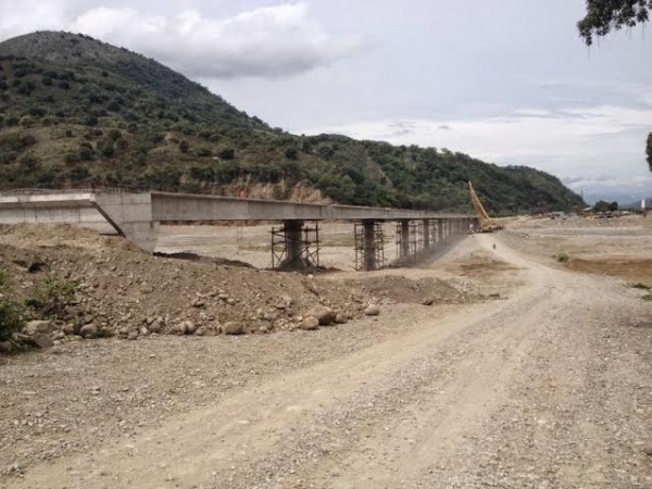 Denunncian grancera perjudica caudal río Las Cuevas: 