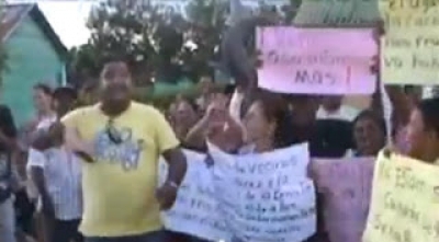 En La Ermita, protestan por falta de agua.