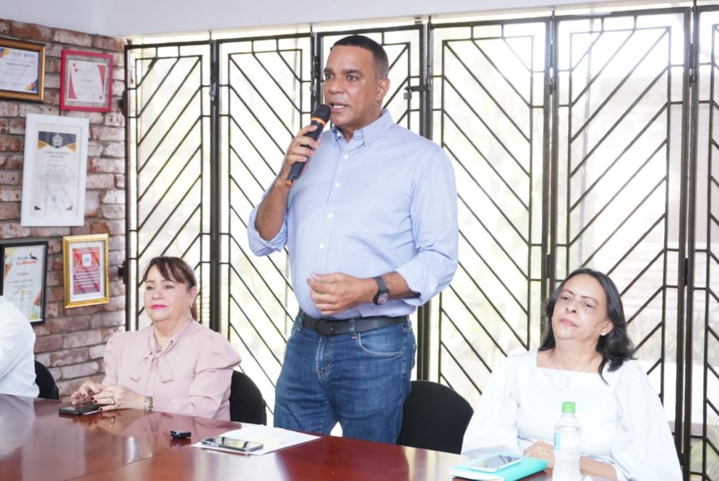 Carlos Gómez, senador por la provincia Espaillat y presidente del Plan Estratégico de Desarrollo de la Provincia Espaillat (Pedepe).