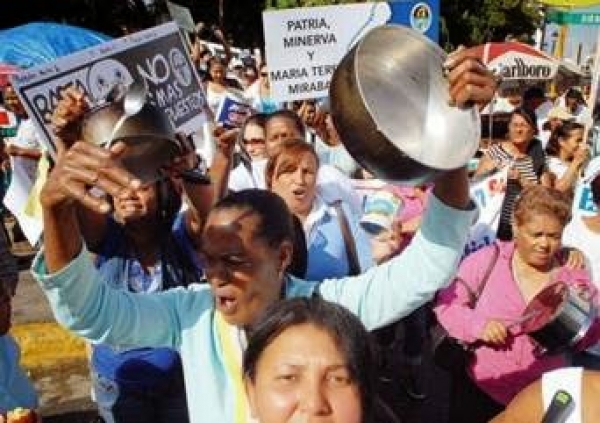 Mujeres reclaman de Danilo Medina controlar precios de los alimentos: