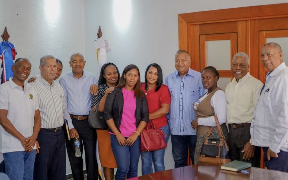 Alcaldía San Cristóbal formaliza Departamento de Educación Comunitaria para promover entorno limpio.