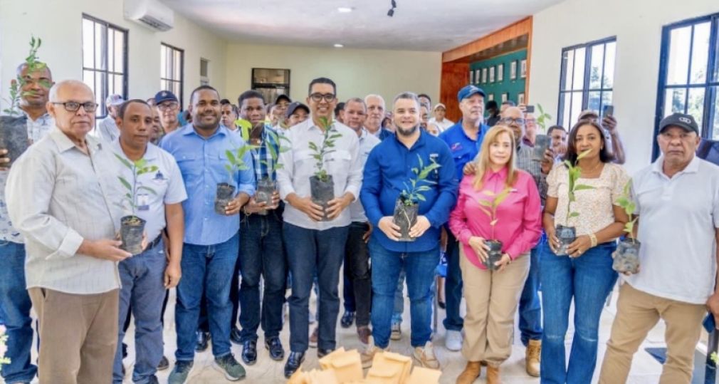 La acción fue coordinada a propósito del Día Internacional de la limpieza de Playas, Humedales, que se celebra el 3er. sábado del mes de septiembre.