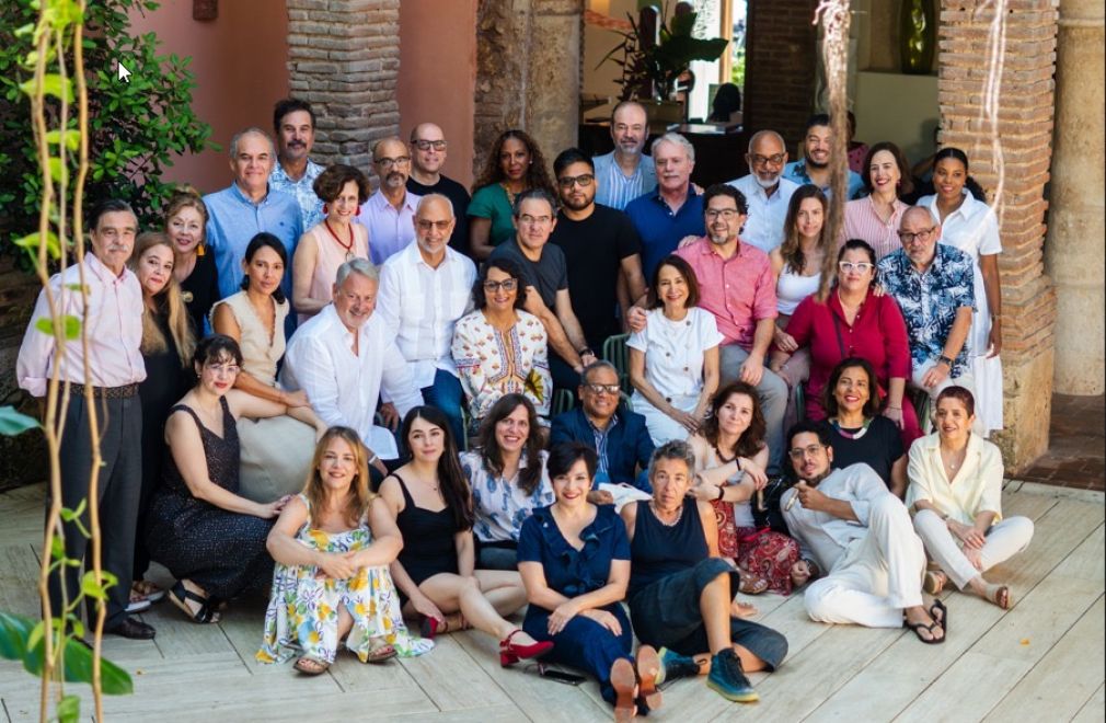 Foto grupal de los expositores en Mar de Palabras. Fotos: Josué Auzón (Mar de Palabras).