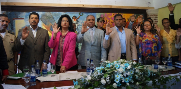Momento de la juramentación de la Junta Provincial del Plan Nacional de Alfabetización "Quisqueya Aprende Contigo" en la provincia de Santo Domingo