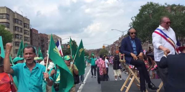Eduardo Selman en apuros en el Desfile del Bronx: 