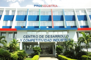 Fachada de la sede de Proindustria en Santo Domingo.