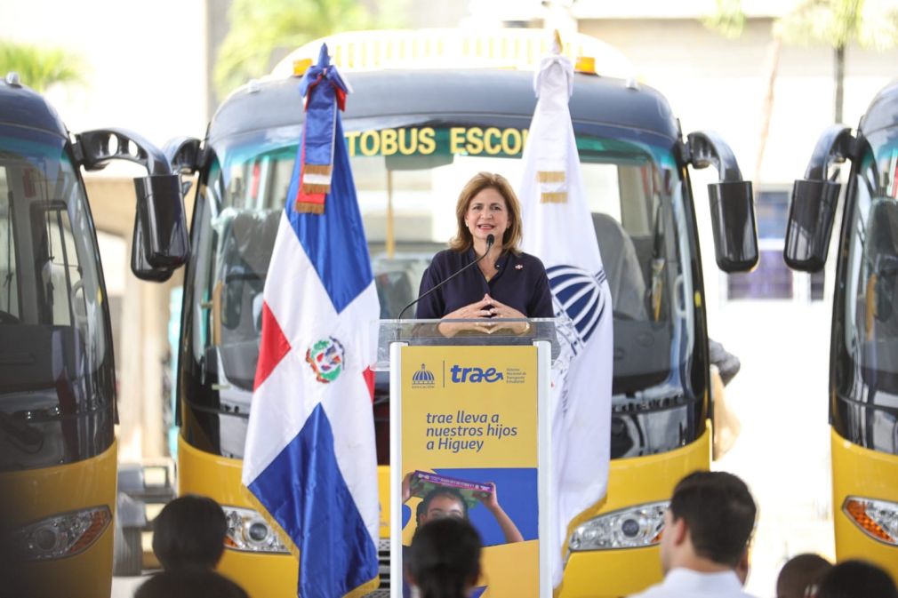 El Sistema Nacional de Transporte Estudiantil en La Altagracia beneficiará a más de 65 mil estudiantes.