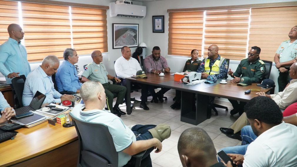 La alcaldía de Boca Chica y el sector transporte acuerdan cumplimiento normativa vigente.