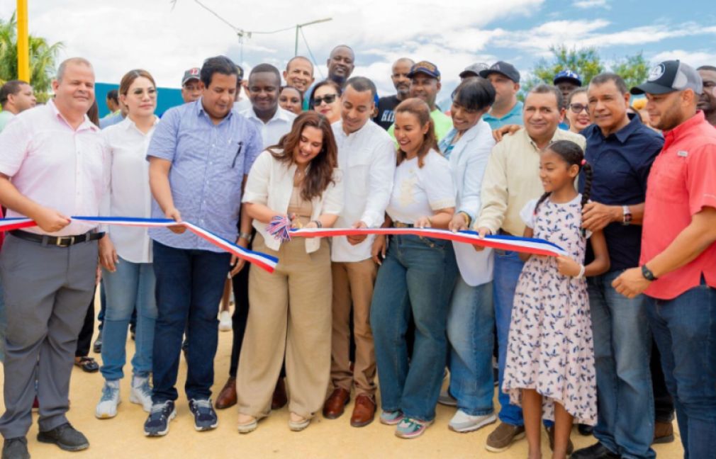 La alcaldesa Karina Aristy encabezó la inauguración acompañada de autoridades municipales.