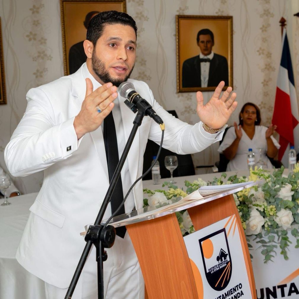 Alexander Rodríguez (El hijo del pueblo), alcalde de La Otra Banda, Higüey.