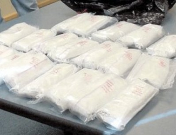 Detienen dominicanos y a otras  personas con una tonelada de cocaína