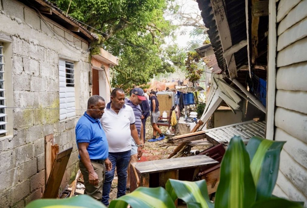 Roquelito García visitó la comunidad de Camú.