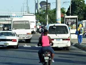 Vista del tráfico de la Ciudad de Santo Domingo Este.