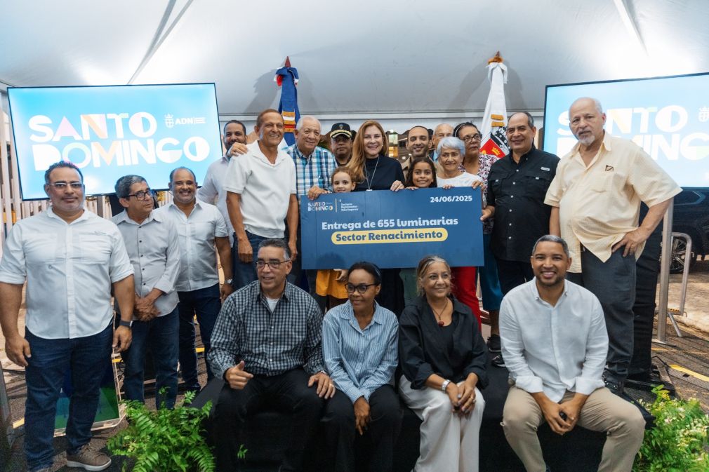 La alcaldesa Carolina Mejía entregó 655 luminarias LED en el sector Renacimiento, mediante el programa Sectores Iluminados Más Seguros.
