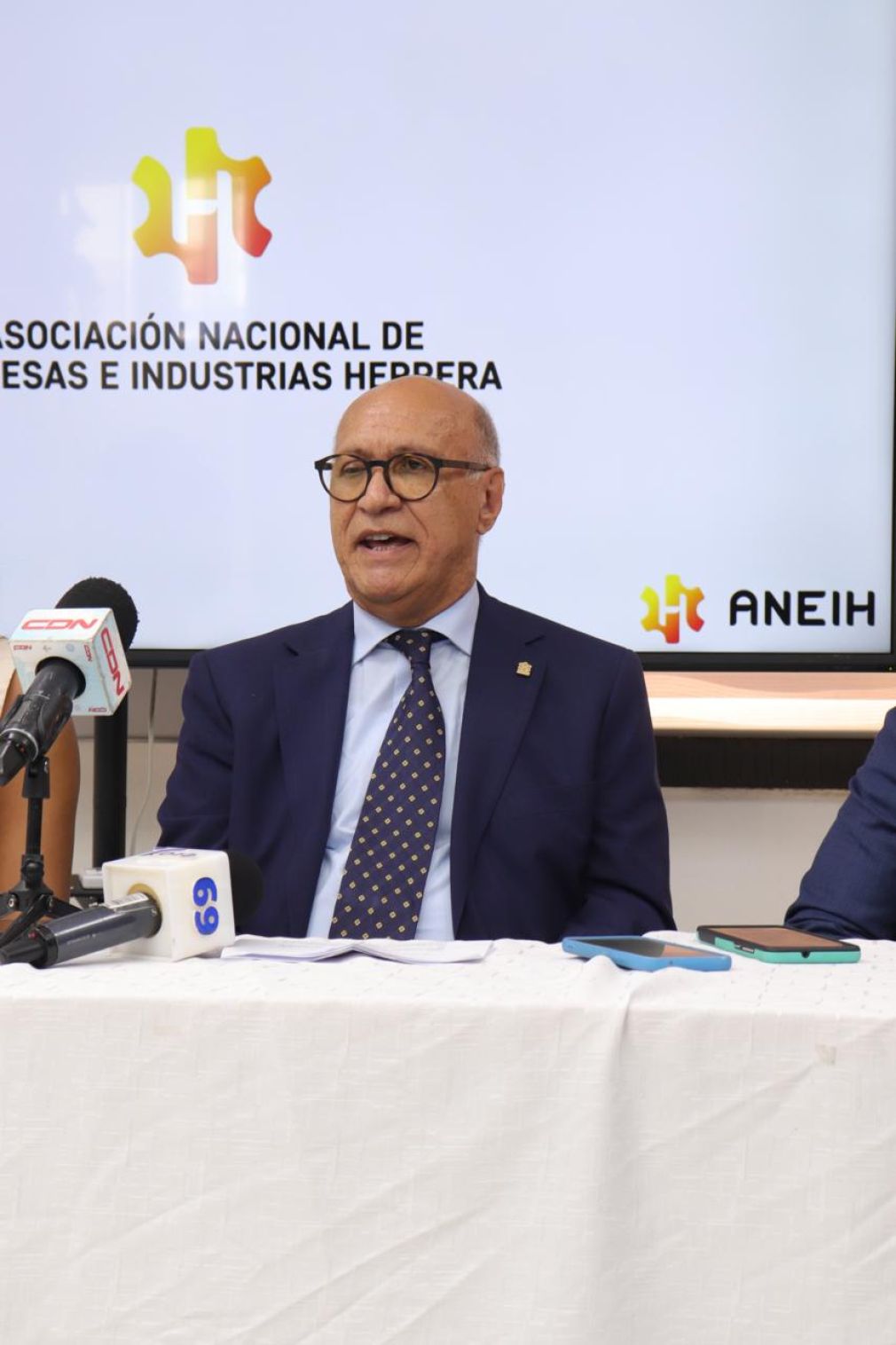 Instan a una legislación tome en cuenta el tamaño de las empresas y el volumen de residuos que generan.