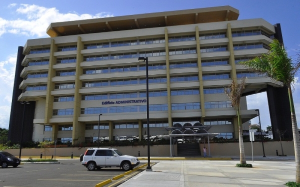 Nueva torre administractiva de la UASD.