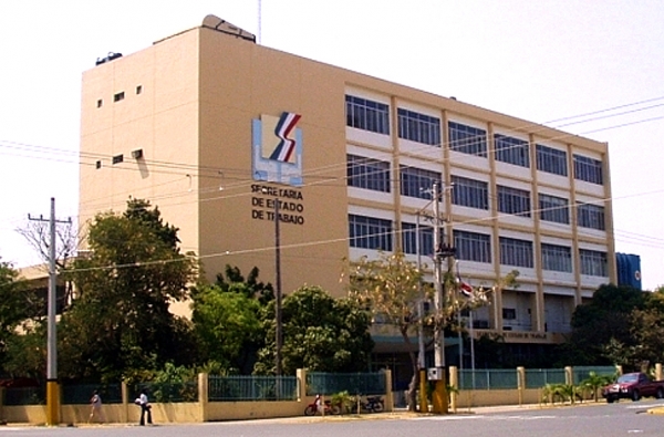 Fachada de la sede principal del Ministerio de Trabajo de República Dominicana.