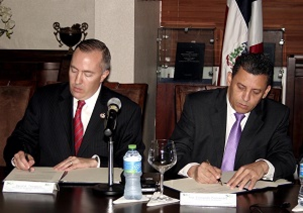 Aduanas firma acuerdo con Departamento Seguridad EEUU