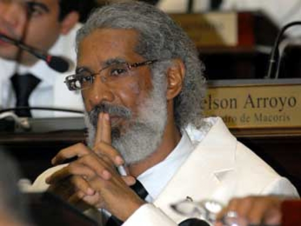 Hospitalizan diputado por exceso de trabajo: