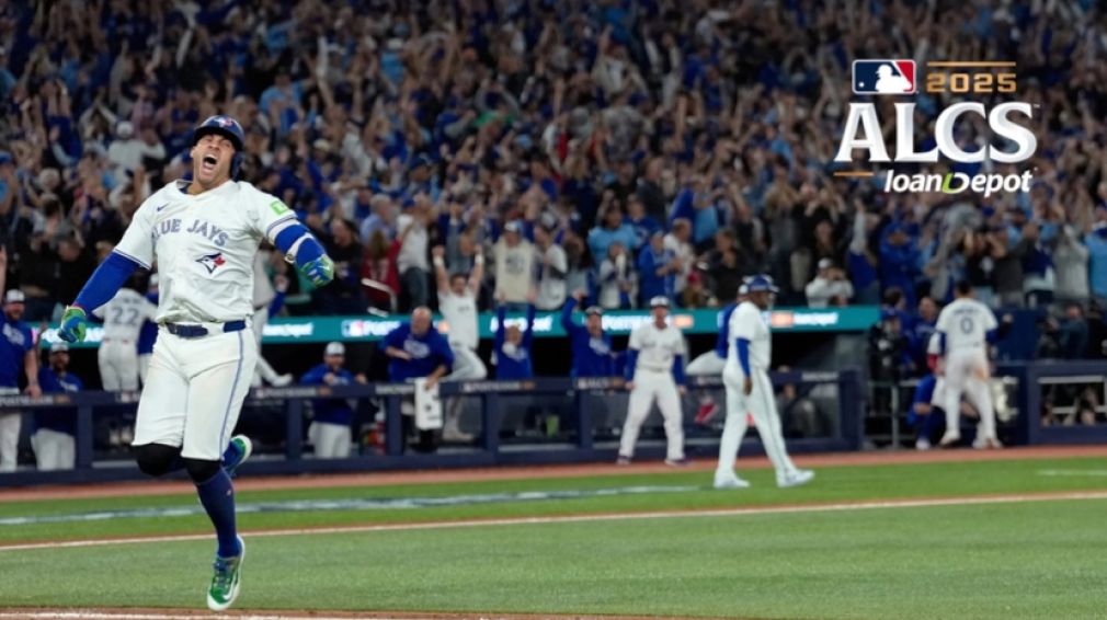 El jonrón de tres carreras de George Springer en el Juego 7 selló una victoria histórica 4-3 sobre Seattle y devolvió a los Blue Jays al clásico de otoño, donde enfrentarán a los Dodgers. Imagen: Fuente externa.