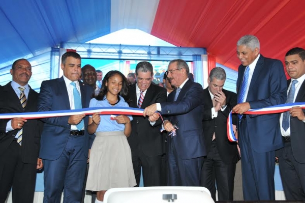 Presidente Danilo Medina inaugura liceos en San Cristóbal:  