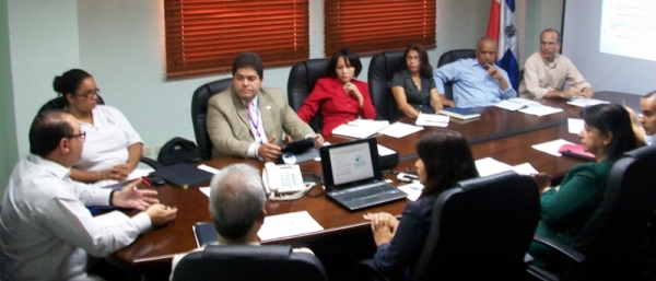 Omar Ramírez Tejada, encabeza la delegación dominicana que participará en la COP19 se reunió este lunes en el Consejo Nacional para el Cambio Climático y el Mecanismo de Desarrollo Limpio (CNCCMDL)