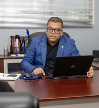 El equipo de investigación está compuesto por el Dr. José Conejero, el Dr. Pedro Solares, el Dr. Fernando Manzano y estudiantes e investigadores de UNAPEC, como Carlos Roble y Jorge Santana.  Con este proyecto, la capital dominicana se perfila como un referente en resiliencia y planificación ante desastres, sentando las bases para un futuro más seguro.