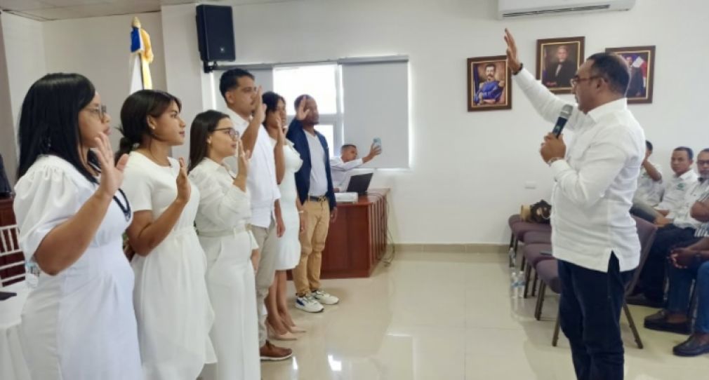 La nueva Junta Distrital Juvenil fue juramentada por el alcalde de Verón Punta Cana, Ramón Antonio Ramírez.
