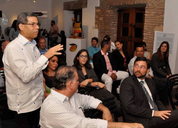 El señor Rafael Serrano de Agroindustria, mientras participaba en la Tertulia Sostenible con el tema del Cluster del Cine.