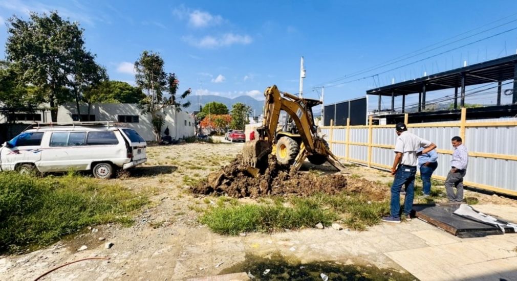 La Alcaldía de Jarabacoa informó que ya iniciaron los trabajos de readecuación de la entrada principal de Jarabacoa.