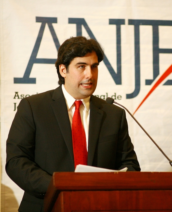 Manuel Cabral.