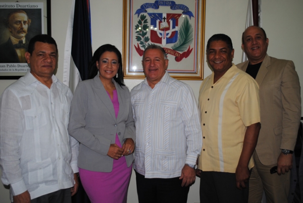 Alcalde de Santiago recibe el plan Santiago destino turístico