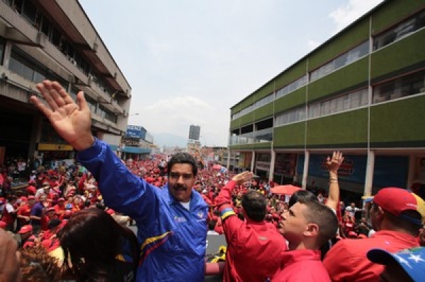 Maduro ganaría con 56,6 % de los votos.