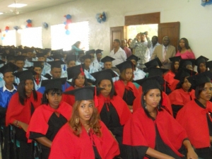Escuela Vocacional de Barahona gradúa 366 jóvenes