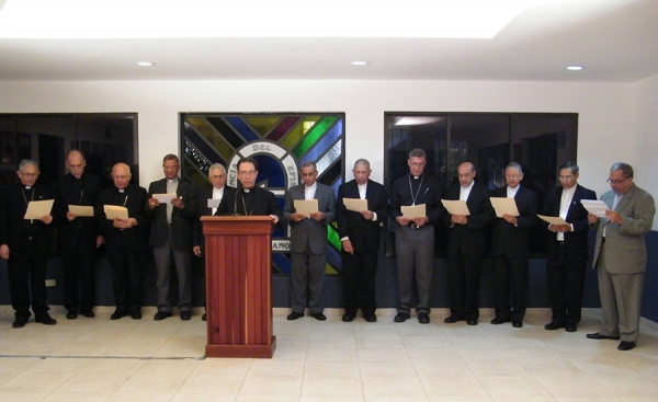 Reunidos en una Oración por la Vida.
