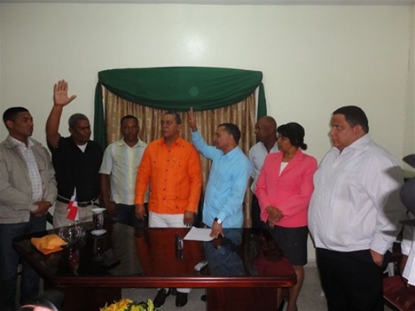 Jura administrador del Proyecto YSURA en Azua