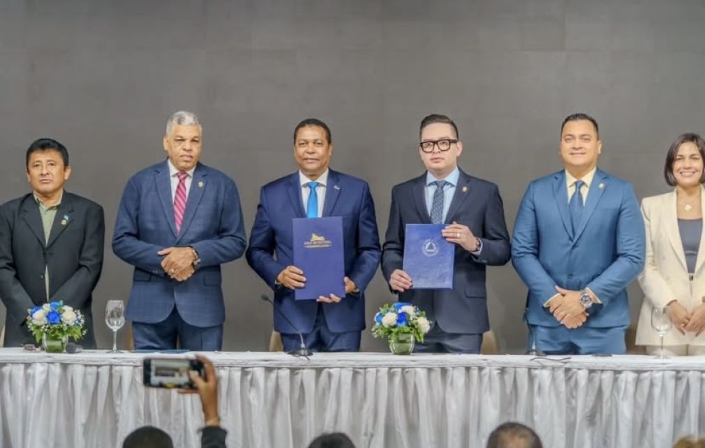 Liga Municipal y Parlacen firman Carta de Entendimiento para fortalecer autonomía y desarrollo de los gobiernos locales.