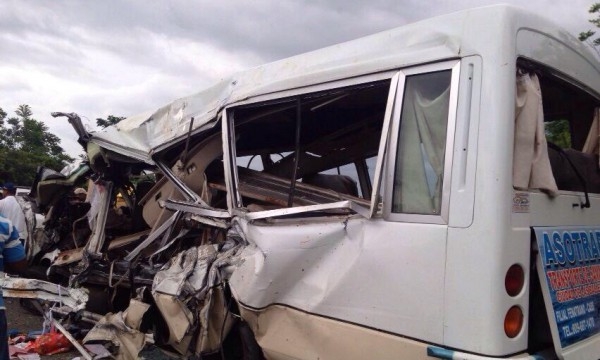 13 muertos y 24 heridos en un accidente en la autovía del Nordesde: 