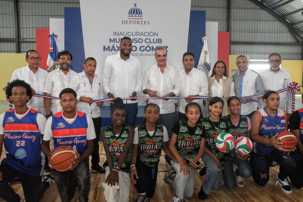 Funcionarios de la provincia Duarte, así como atletas, dirigentes deportivos y habitantes del sector Pueblo Nuevo agradecieron al gobierno del presidente Luis Abinader y al ministro Kelvin Cruz por hacer posible la construcción de esta obra.