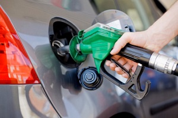 Bajan los combustibles, menos las gasolinas y el gas natural
