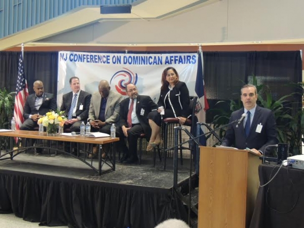 Luis Abinader recorre diversas ciudades de New Jersey promoviendo candidatura: