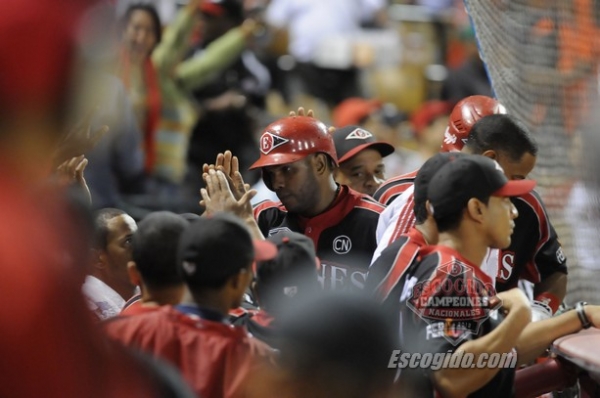 Estrellas vuelven a caer ante Leones